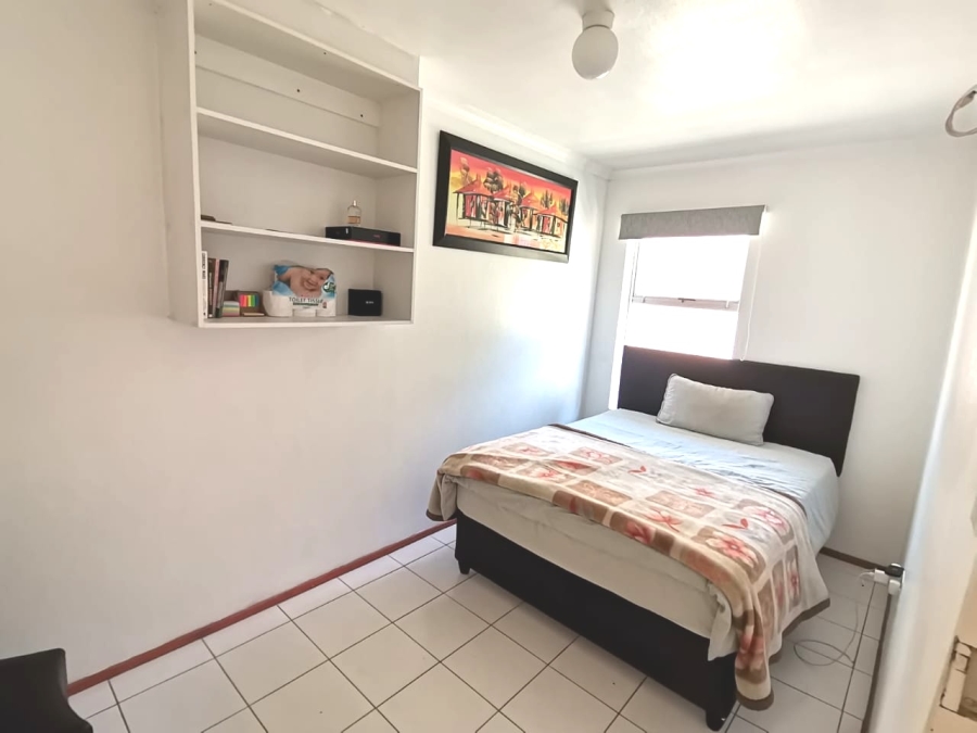 2 Bedroom Property for Sale in Oakglen Western Cape